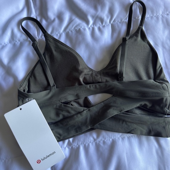 🆕💚 Lululemon Still Now Bra - Army Green - Picture 8 of 9